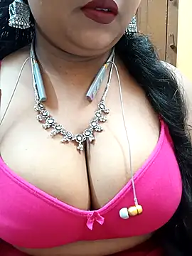 Snapshot of Sophiaboudi chatting on 09.12.25 Sophiaboudi online show from 09.12.25