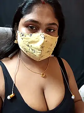 Snapshot of Sophiaboudi chatting on 10.10.25 Sophiaboudi online show from 10.10.25