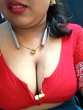 Snapshot of Sophiaboudi chatting on 10.16.25 Sophiaboudi online show from 10.16.25