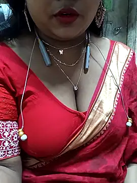 Snapshot of Sophiaboudi chatting on 11.15.25 Sophiaboudi online show from 11.15.25