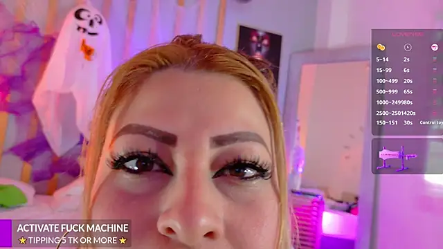 Snapshot of Miss_Pawi chatting on 10.27.25 Miss Pawi online show from 10.27.25