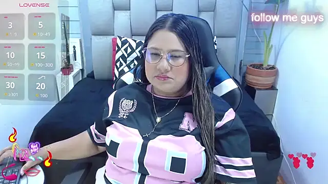 Snapshot of evelin_zaens chatting on 06.05.26 evelin zaens online show from 06.05.26