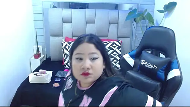 Snapshot of evelin_zaens chatting on 06.28.26 evelin zaens online show from 06.28.26