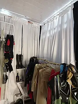 Snapshot of LatexDevil_Blondie chatting on 06.06.26 LatexDevil Blondie online show from 06.06.26