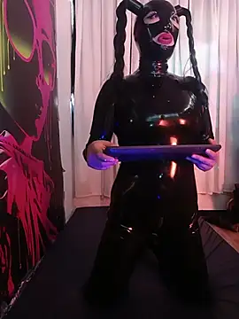 Snapshot of LatexDevil_Blondie chatting on 06.23.26 LatexDevil Blondie online show from 06.23.26