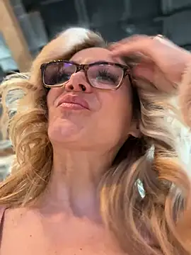 MessyNastyQueen online show from 12.27.24