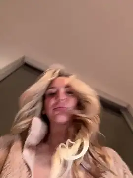 MessyNastyQueen online show from 02.20.25