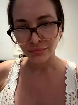 MessyNastyQueen online show from 10.19.25