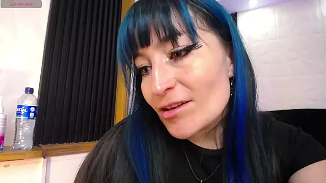 alicia moom online show from 02.15.25