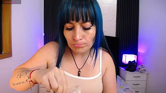 alicia moom online show from 02.28.25