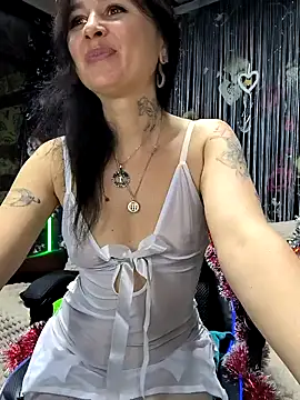 KikiXRed online show from 12.21.24