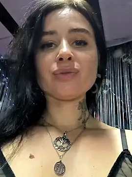 KikiXRed online show from 01.17.25