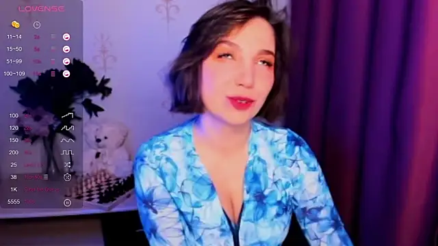 KindHazelHere  online show from 11.05.25