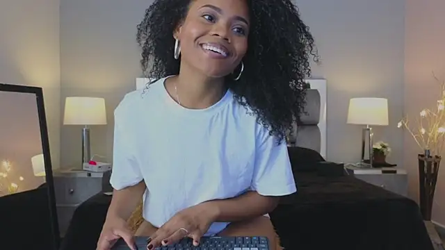 Snapshot of ShadayCarmell chatting on 12.19.24 ShadayCarmell online show from 12.19.24