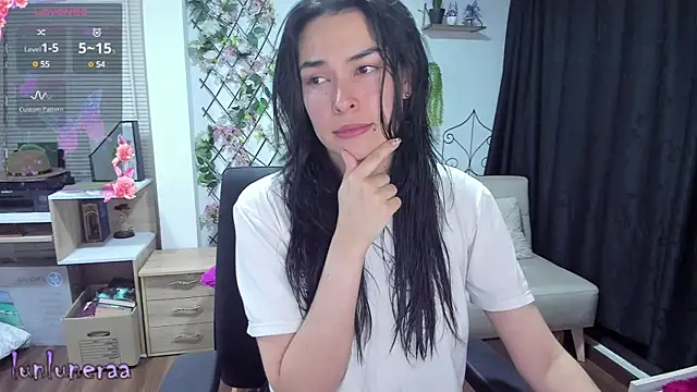 Lunlunera online show from 02.21.25