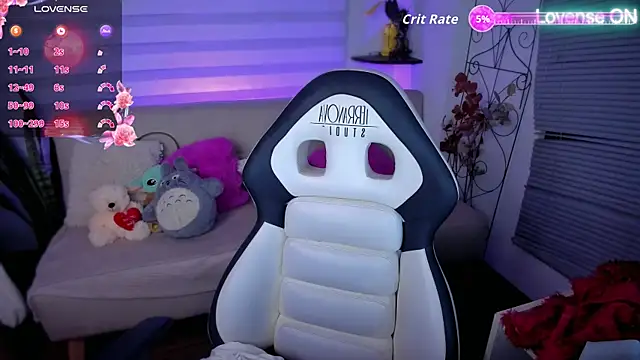 Snapshot of Lunlunera chatting on 06.21.26 Lunlunera online show from 06.21.26