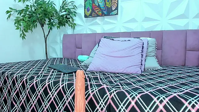 Hellen Sky online show from 02.19.25