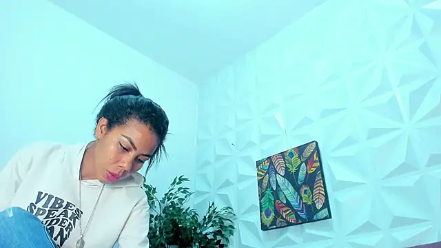 Hellen Sky online show from 03.17.25