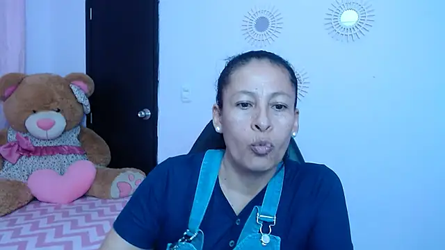 Snapshot of mature_martina chatting on 01.23.25 mature martina online show from 01.23.25