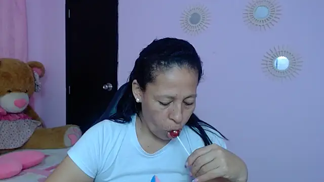Snapshot of mature_martina chatting on 02.01.25 mature martina online show from 02.01.25