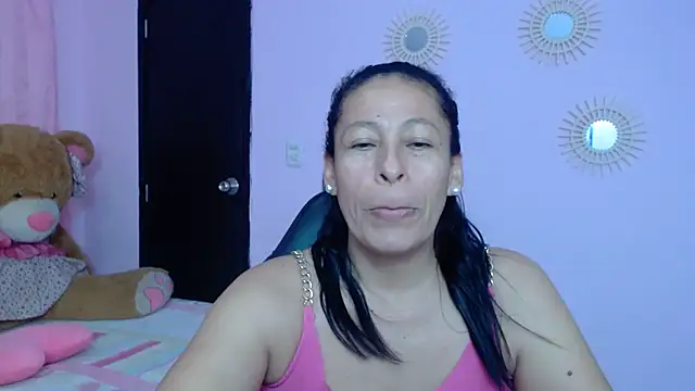 Snapshot of mature_martina chatting on 02.01.25 mature martina online show from 02.01.25