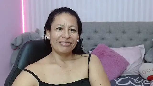Snapshot of mature_martina chatting on 02.05.25 mature martina online show from 02.05.25