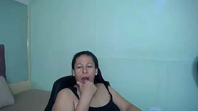 Snapshot of mature_martina chatting on 02.26.25 mature martina online show from 02.26.25