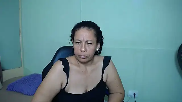 Snapshot of mature_martina chatting on 02.26.25 mature martina online show from 02.26.25