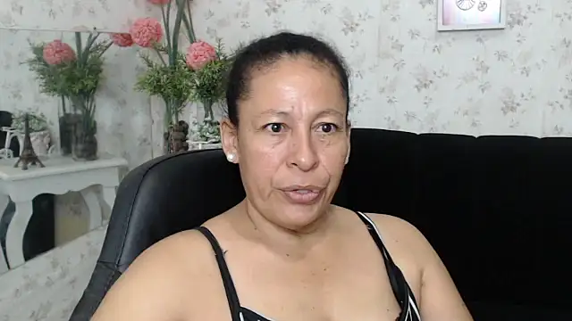 Snapshot of mature_martina chatting on 03.12.25 mature martina online show from 03.12.25