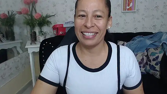 Snapshot of mature_martina chatting on 03.21.25 mature martina online show from 03.21.25