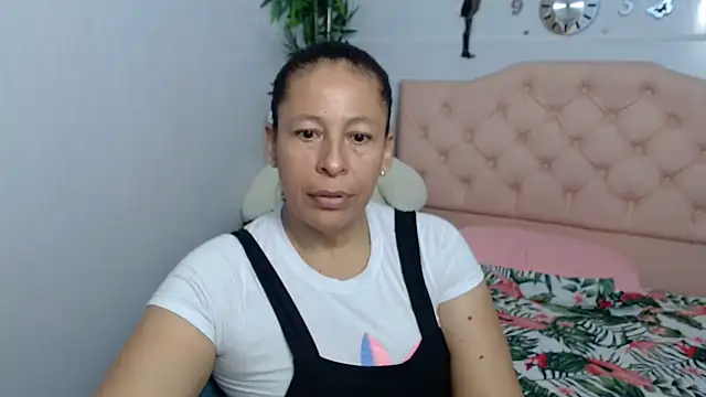 Snapshot of mature_martina chatting on 09.25.25 mature martina online show from 09.25.25