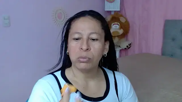 Snapshot of mature_martina chatting on 10.13.25 mature martina online show from 10.13.25