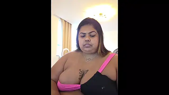 Snapshot of biancabombombbw chatting on 05.11.26 biancabombombbw online show from 05.11.26