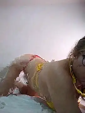 Snapshot of luli222 chatting on 12.04.25 luli222 online show from 12.04.25