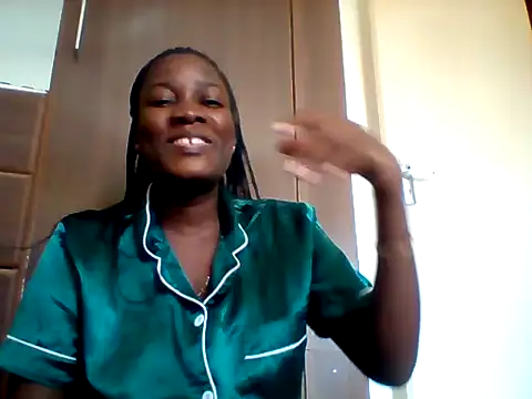 Snapshot of Alessandrajenna chatting on 04.01.26 Alessandrajenna online show from 04.01.26