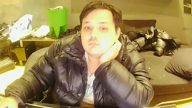 Snapshot of Bebemickey75 chatting on 11.16.25 Bebemickey75 online show from 11.16.25