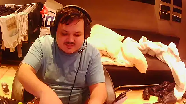 Snapshot of Bebemickey75 chatting on 11.30.25 Bebemickey75 online show from 11.30.25