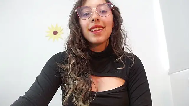 Snapshot of kute_Aliz chatting on 12.18.24 kute Aliz online show from 12.18.24