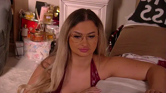 Denisse Perry online show from 04.12.26