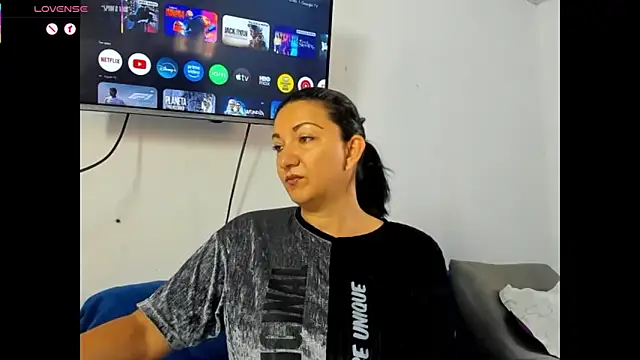Snapshot of Angelblue_ chatting on 06.01.26 Angelblue online show from 06.01.26