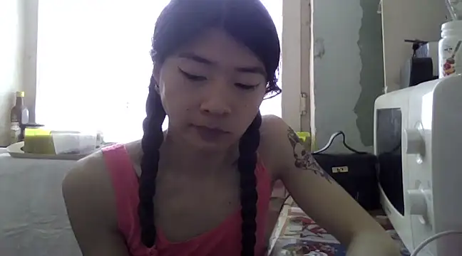 CarlyJoy online show from 03.11.25