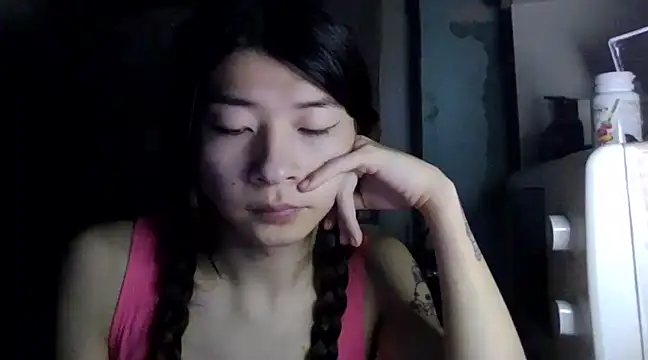 CarlyJoy online show from 03.11.25