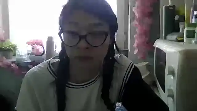 CarlyJoy online show from 10.05.25