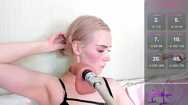 Kaya Devis online show from 02.24.25