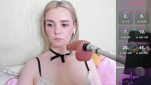 Kaya Devis online show from 03.14.25