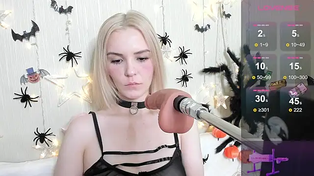 Kaya Devis online show from 10.26.25