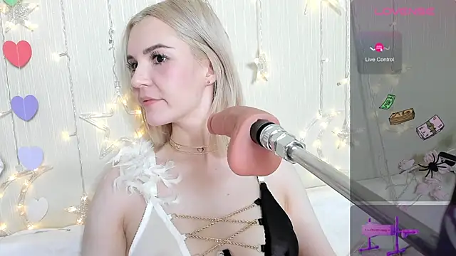 Kaya Devis online show from 11.02.25