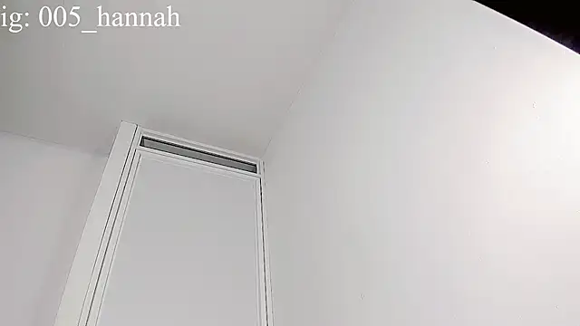 Snapshot of Hannahsmit chatting on 10.11.25 Hannahsmit online show from 10.11.25
