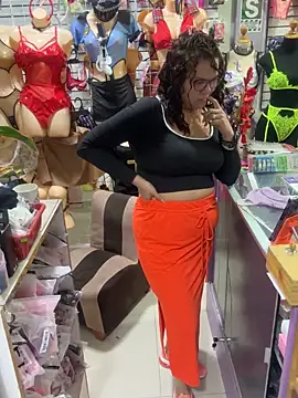 Snapshot of ROSALIALUCY chatting on 01.14.25 ROSALIALUCY online show from 01.14.25