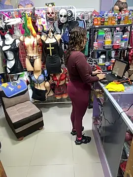 Snapshot of ROSALIALUCY chatting on 11.05.25 ROSALIALUCY online show from 11.05.25